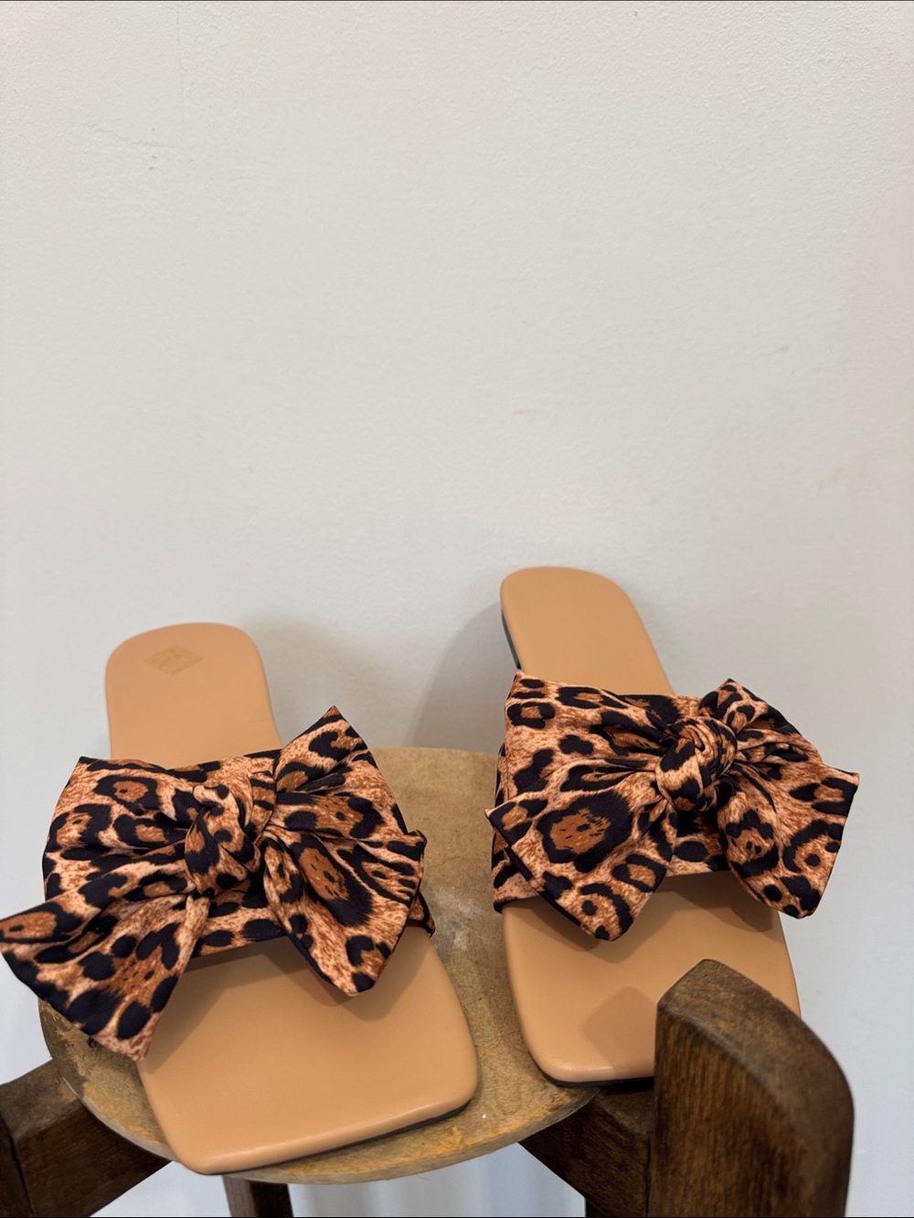 Leopard Bow Slide Sandals in Tan